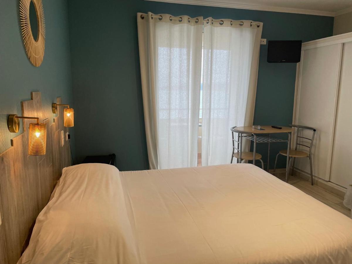 Au Tapis De Sable Otel Saint-Cyr-sur-Mer Dış mekan fotoğraf