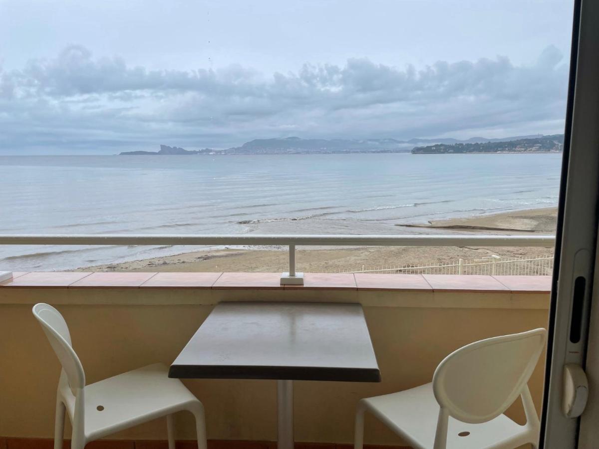 Au Tapis De Sable Otel Saint-Cyr-sur-Mer Dış mekan fotoğraf