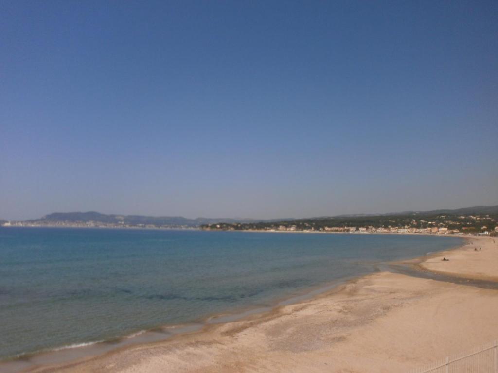 Au Tapis De Sable Otel Saint-Cyr-sur-Mer Oda fotoğraf